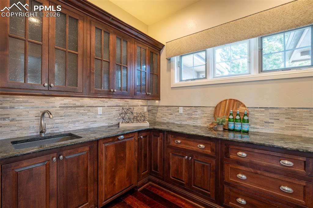 Image 23 of 50: Butler