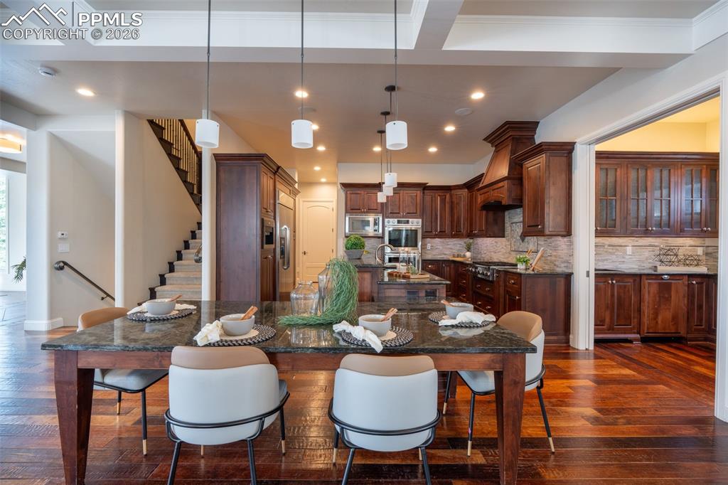 Image 24 of 50: Kitchen