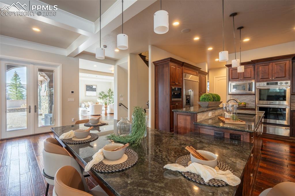 Image 25 of 50: Kitchen