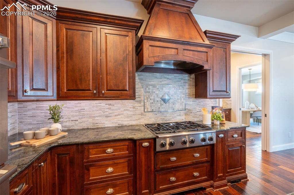 Image 29 of 50: Kitchen