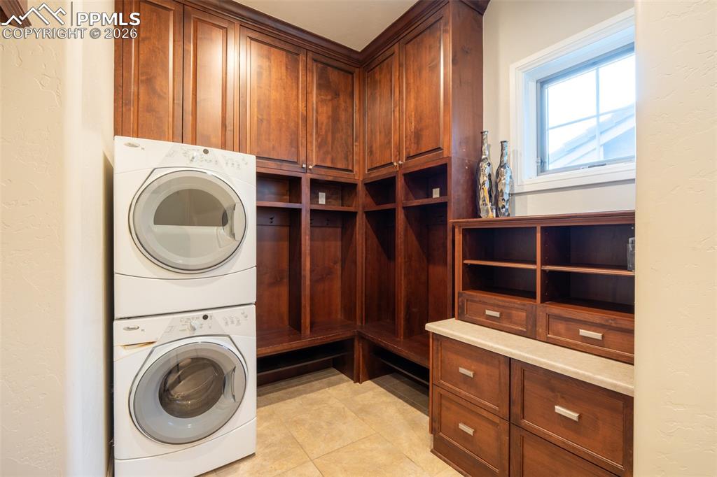 Image 30 of 50: Main Floor Laundry/Mudroom