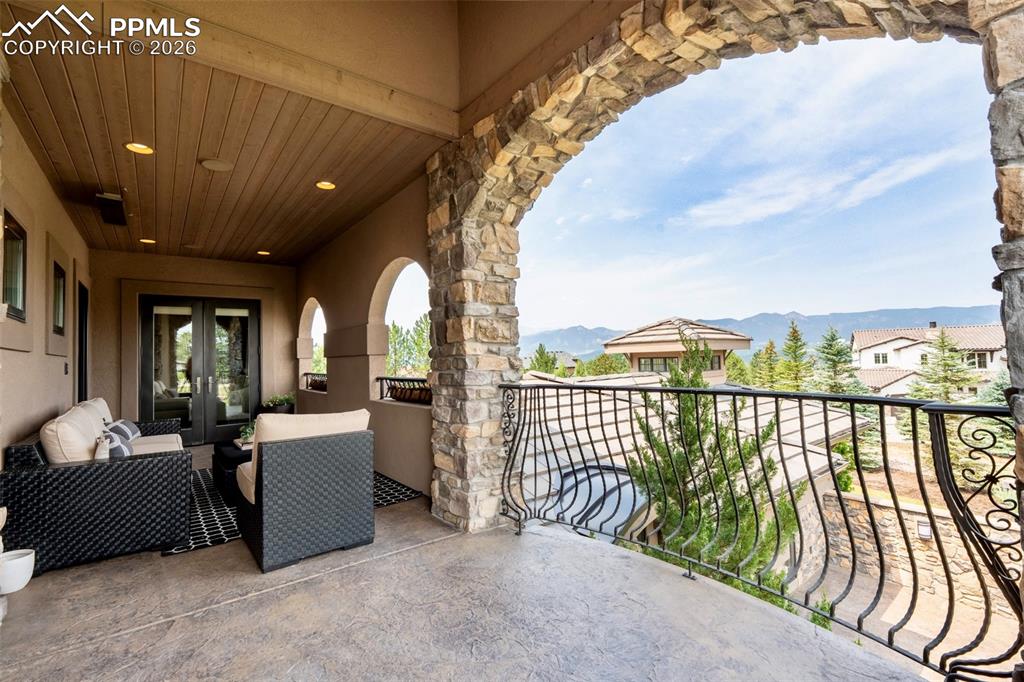 Image 35 of 50: Balcony