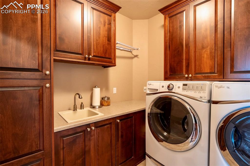 Image 36 of 50: 2nd Floor Laundry