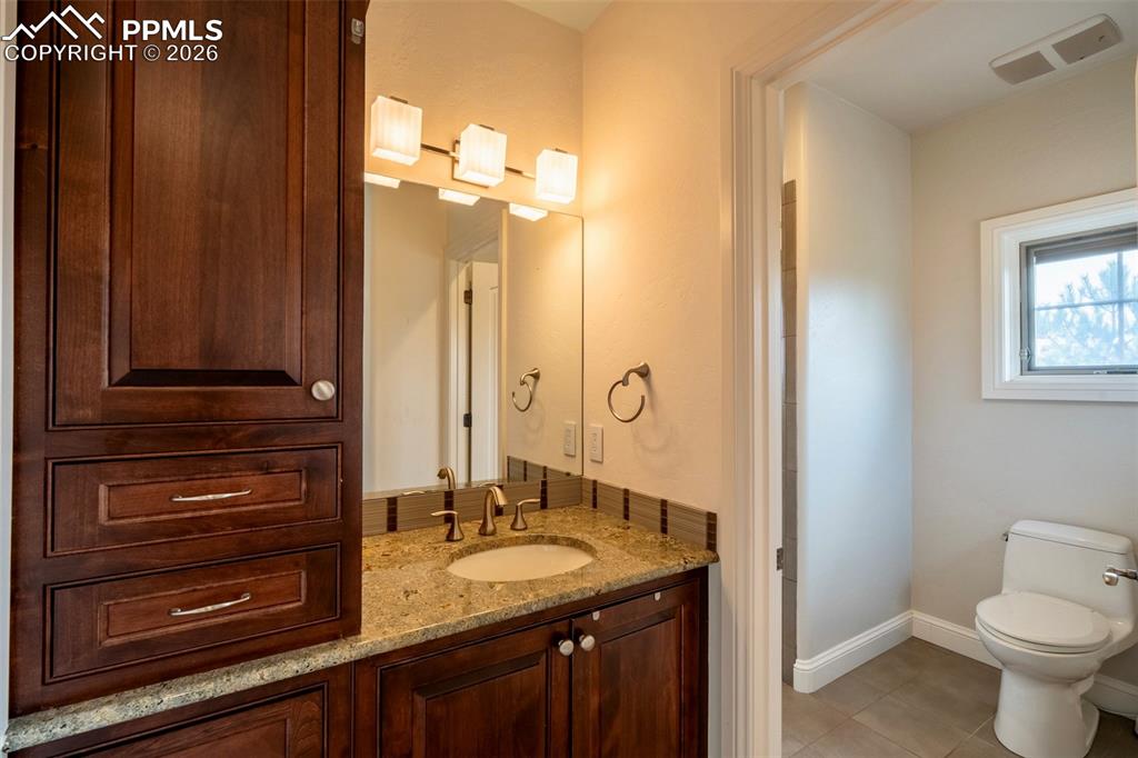 Image 41 of 50: Bathroom