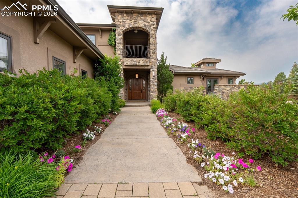 Image 5 of 50: Entry