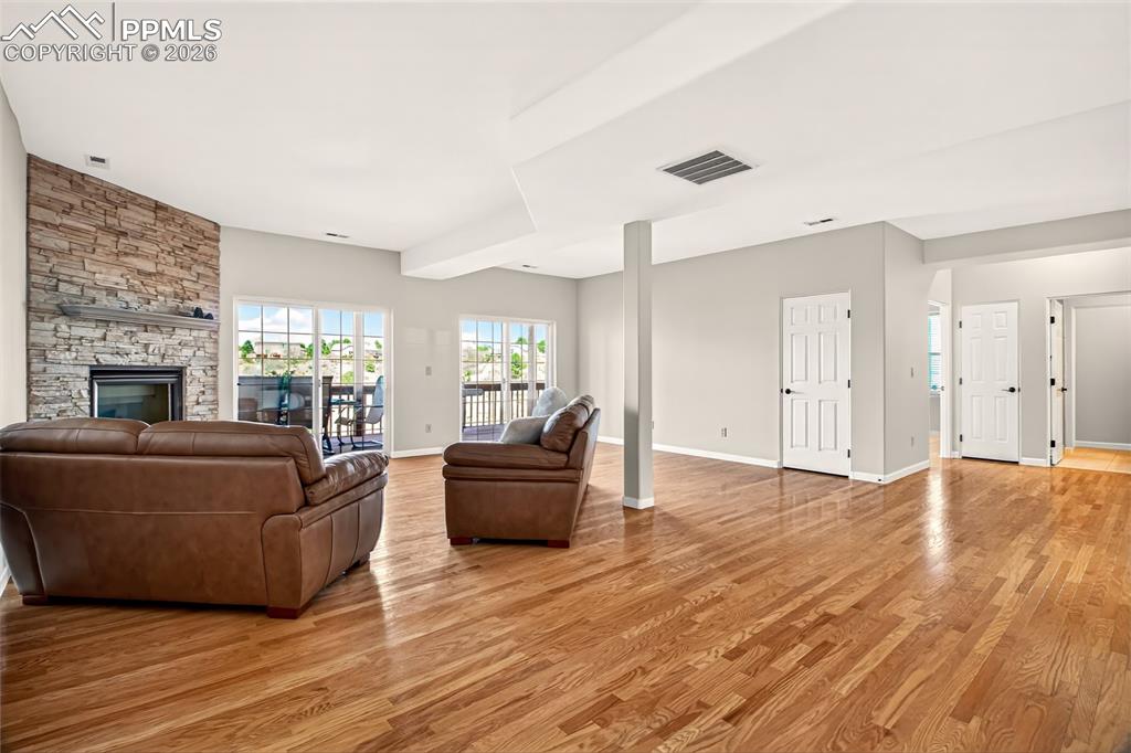 Image 25 of 42: Living Room