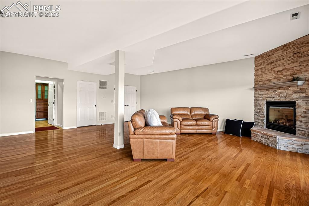 Image 26 of 42: Living Room