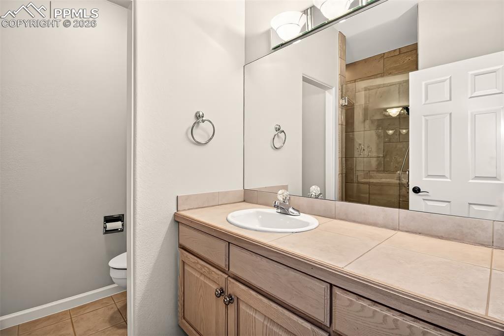 Image 29 of 42: Bathroom