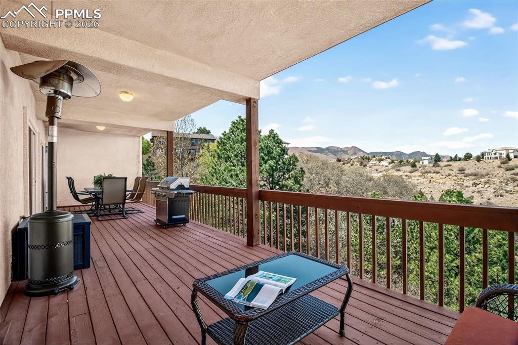 Image 33 of 42: Deck