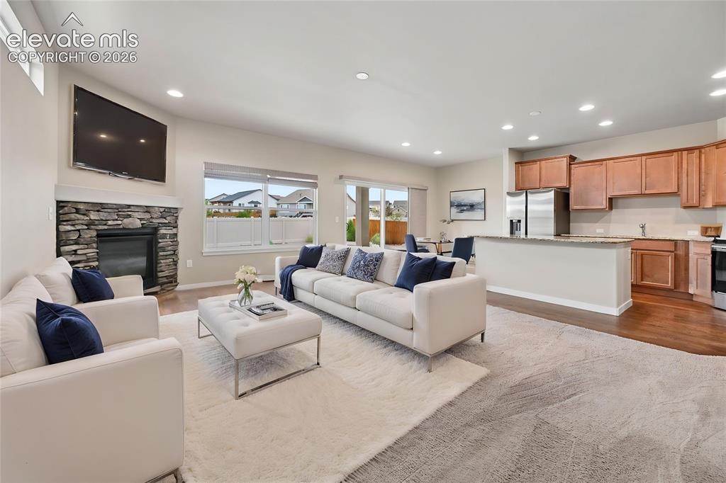 Image 13 of 44: Dining Area