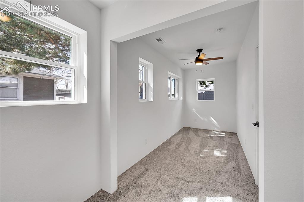 Image 11 of 27: Bedroom