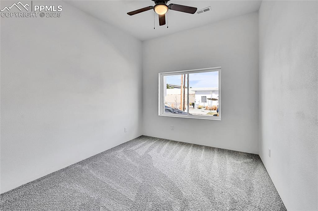 Image 9 of 27: Bedroom