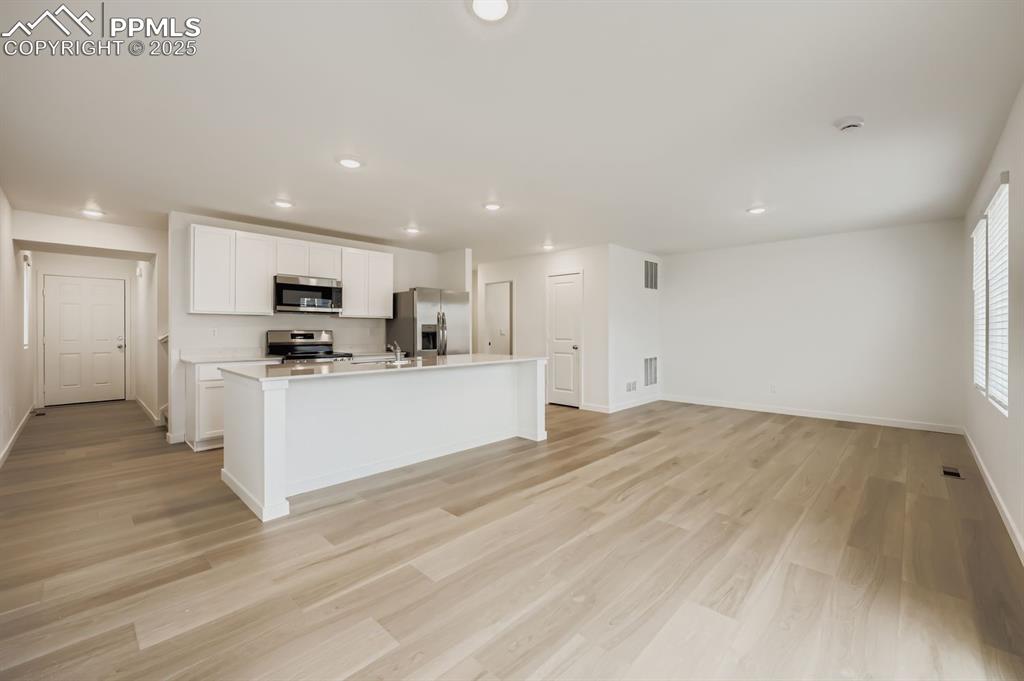 Image 5 of 13: Kitchen