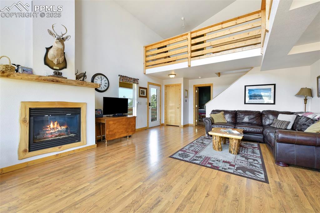 Image 16 of 48: Great Room With View Of Loft Area 