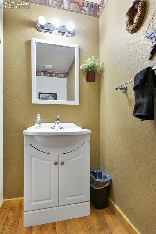 Image 21 of 48: Main Level Half Bath 