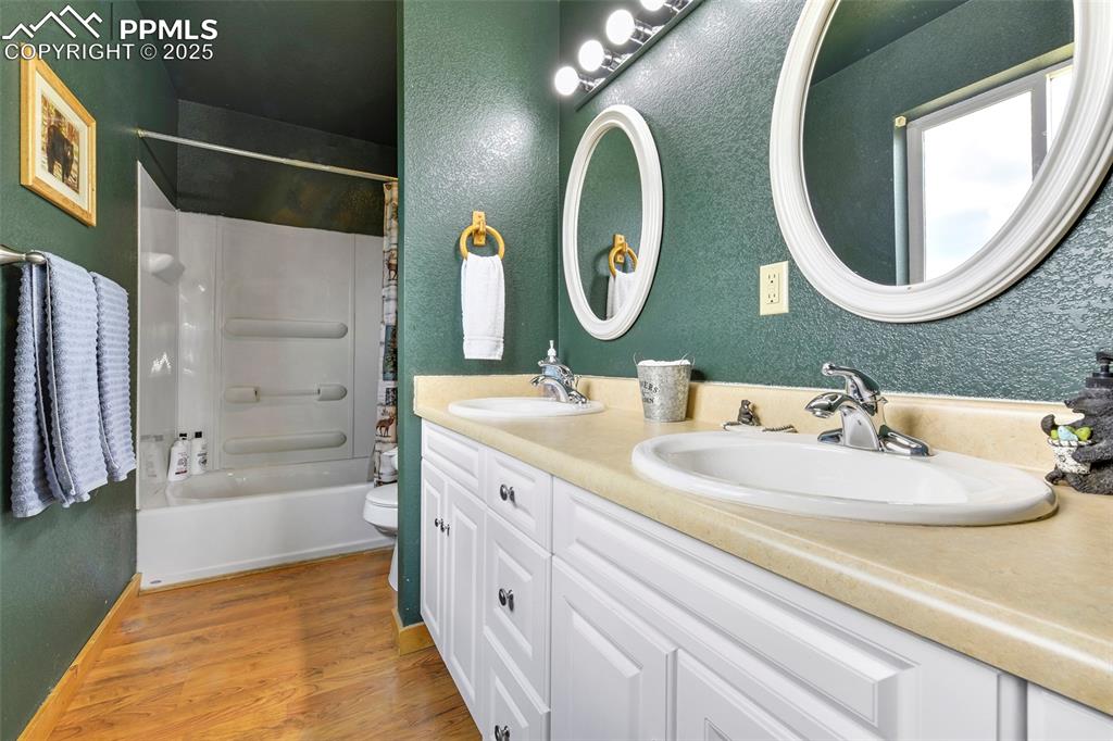 Image 25 of 48: Primary/Master Bedroom Full Bath - 2 Sinks And Tub/Shower
