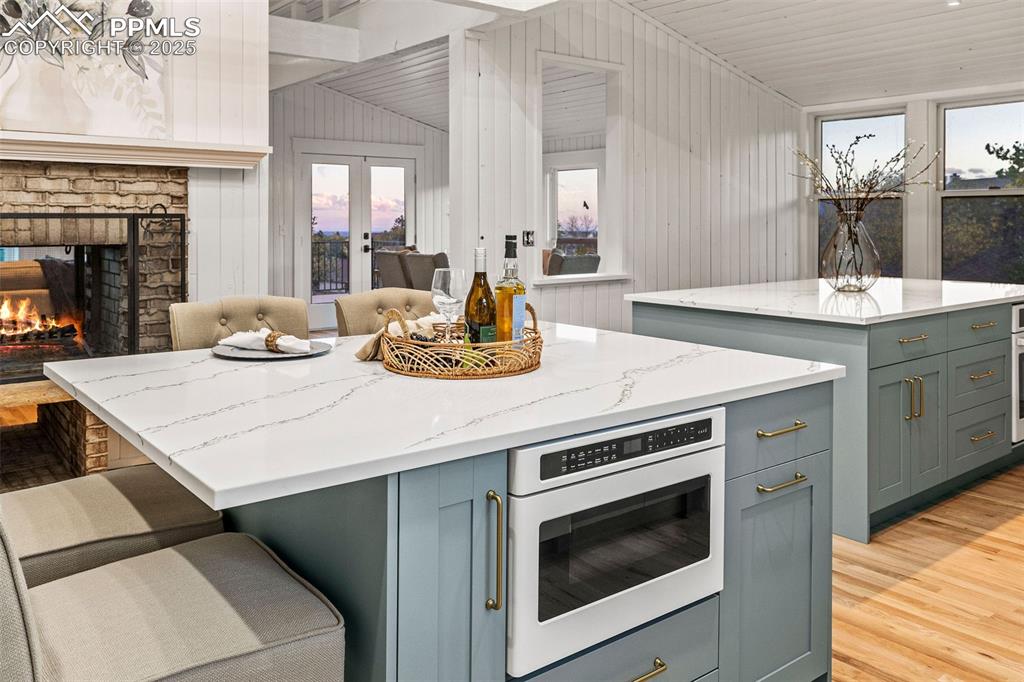 Image 14 of 49: Kitchen