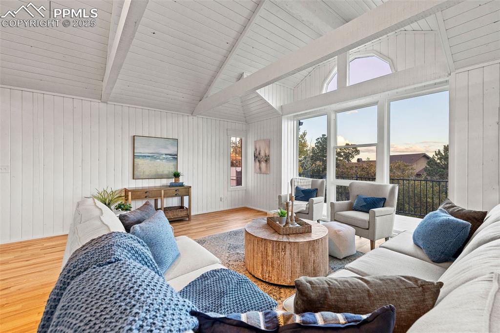 Image 17 of 49: Living Room