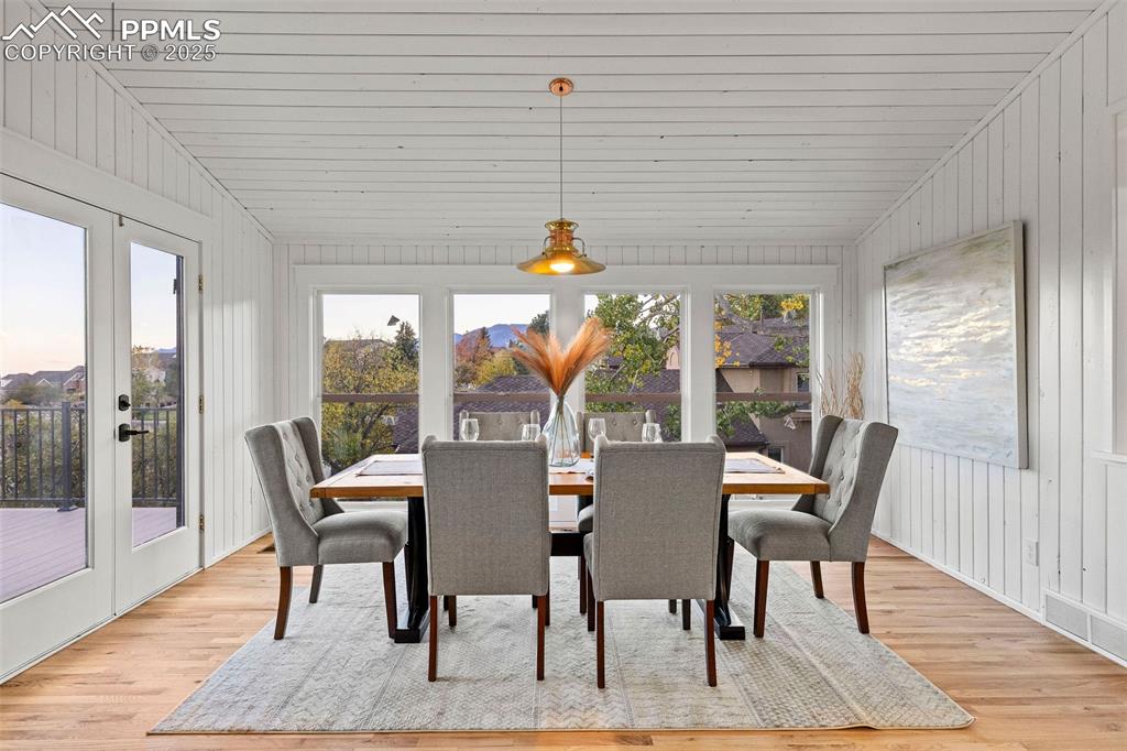 Image 21 of 49: Sun Room