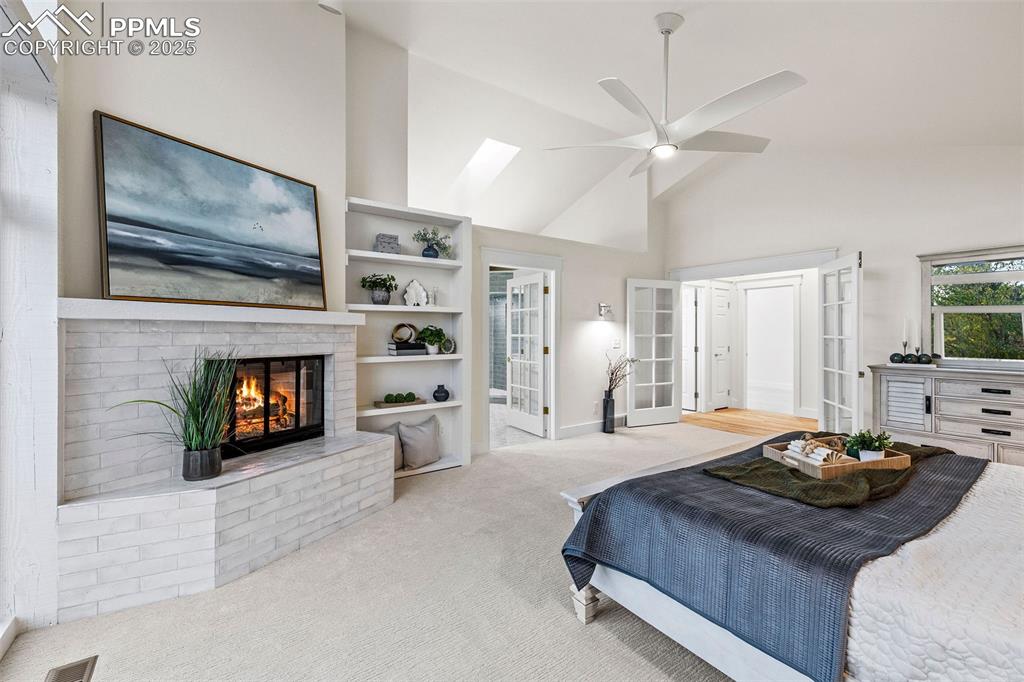 Image 26 of 49: Bedroom