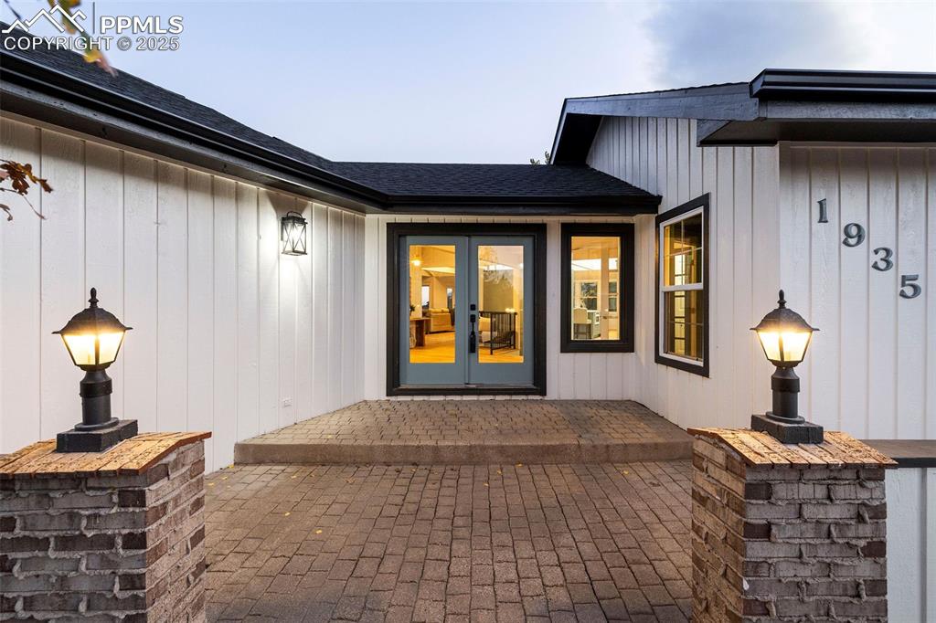 Image 3 of 49: Entry