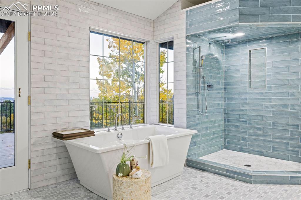 Image 30 of 49: Seamless shower glass has been ordered