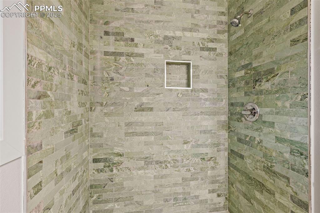 Image 34 of 49: Bathroom