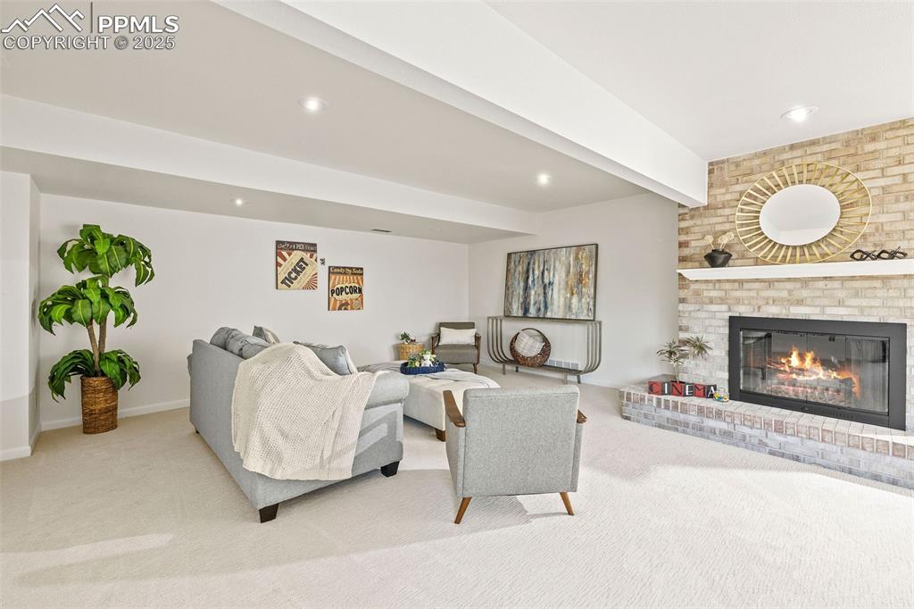 Image 44 of 49: Living Room