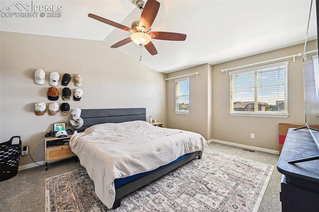 Image 17 of 49: Bedroom