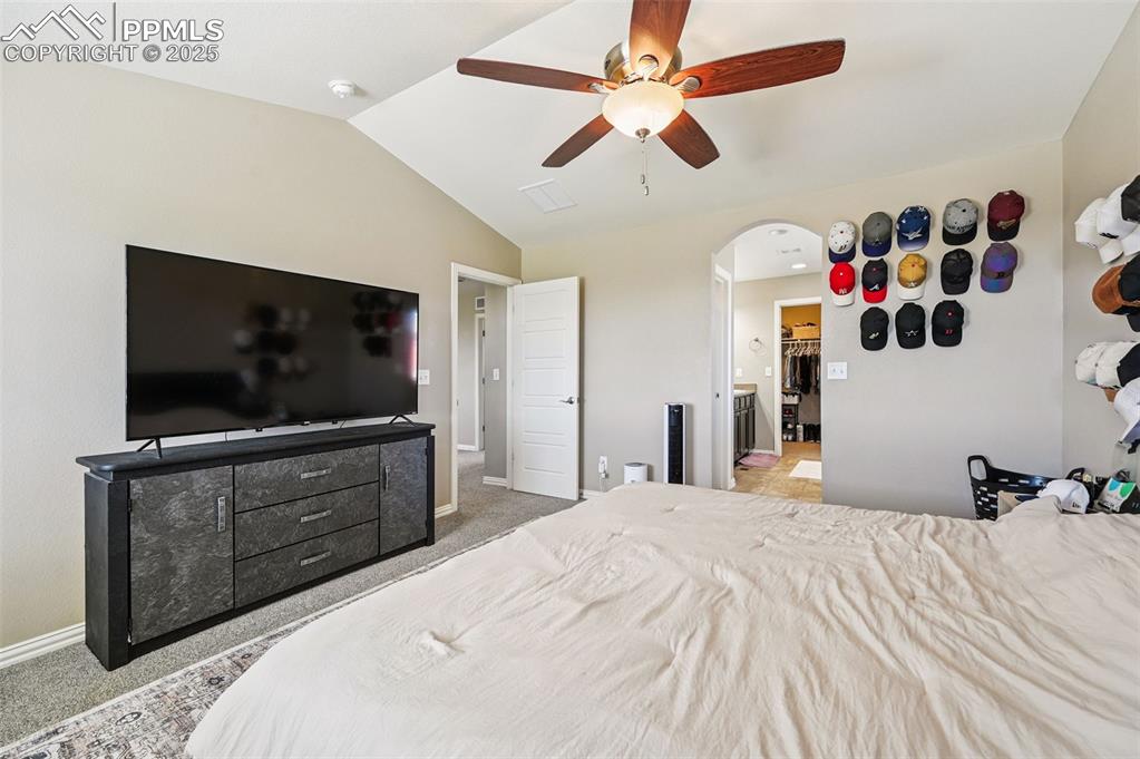 Image 19 of 49: Bedroom