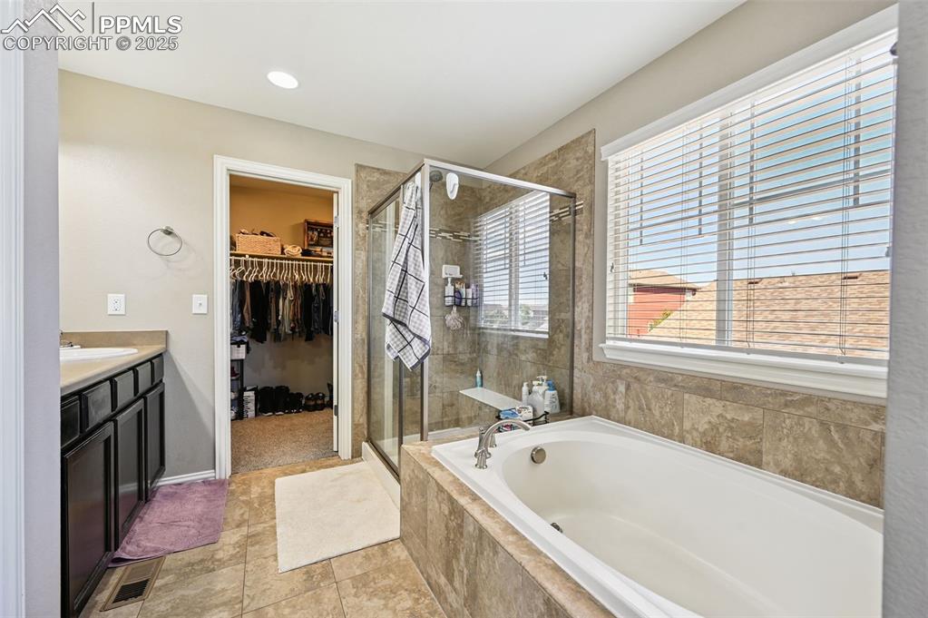 Image 20 of 49: Bathroom