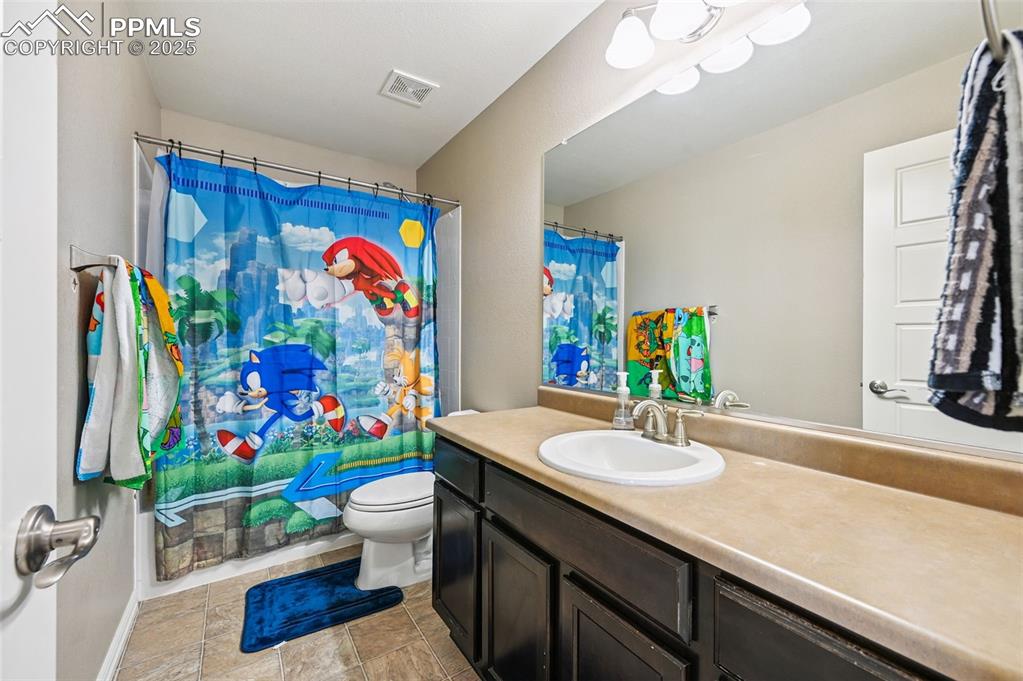 Image 26 of 49: Bathroom