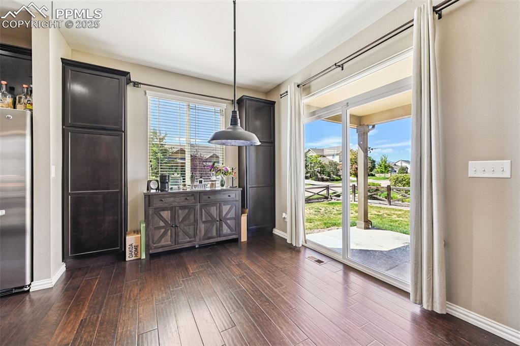 Image 7 of 49: Dining Area