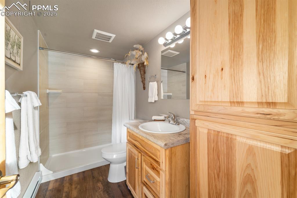 Image 13 of 22: Bathroom