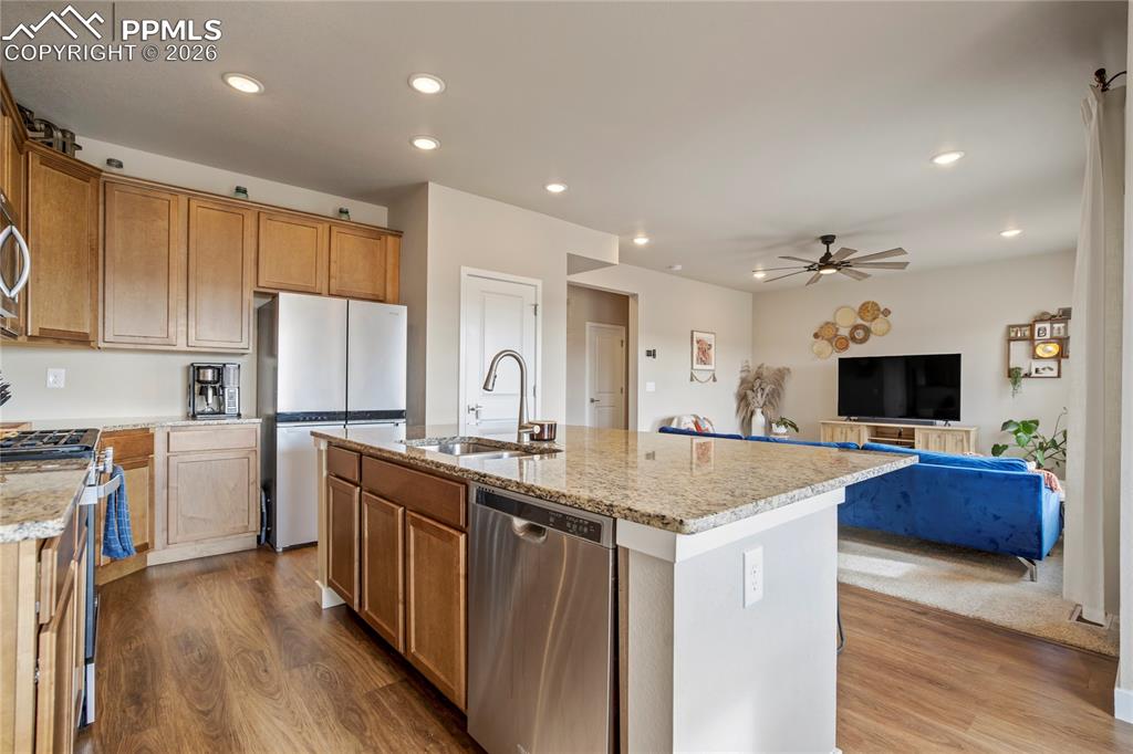 Image 11 of 50: Kitchen