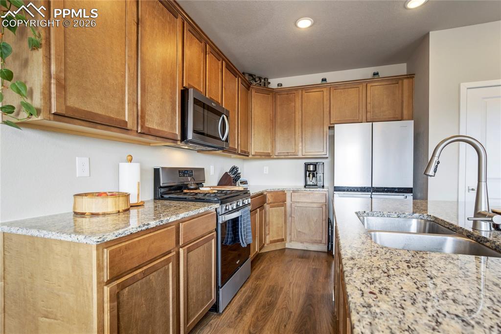 Image 12 of 50: Kitchen