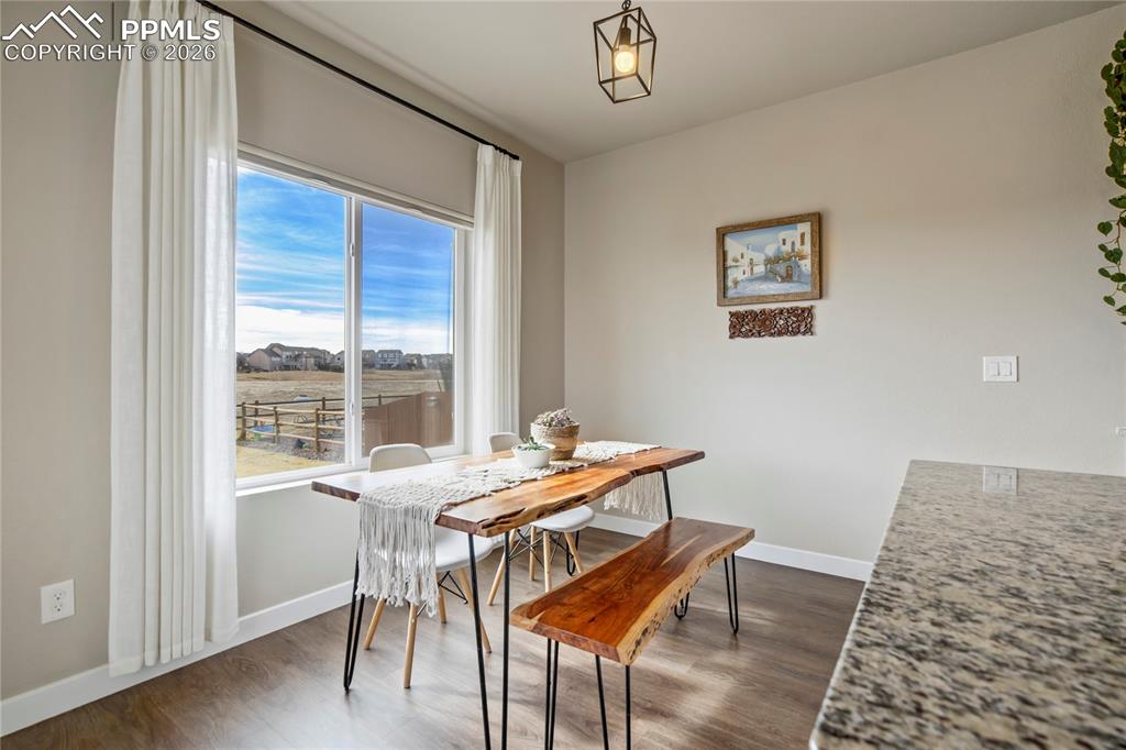 Image 14 of 50: Dining Area