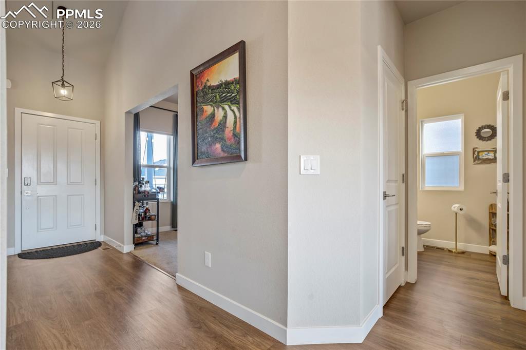 Image 15 of 50: Entry