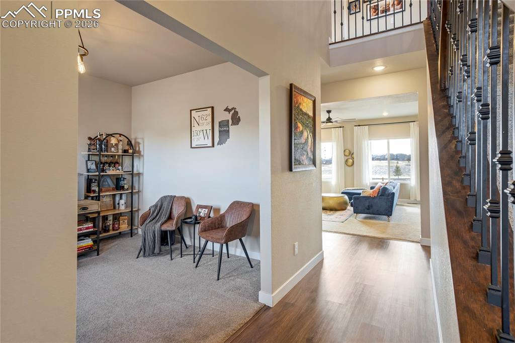 Image 16 of 50: Office