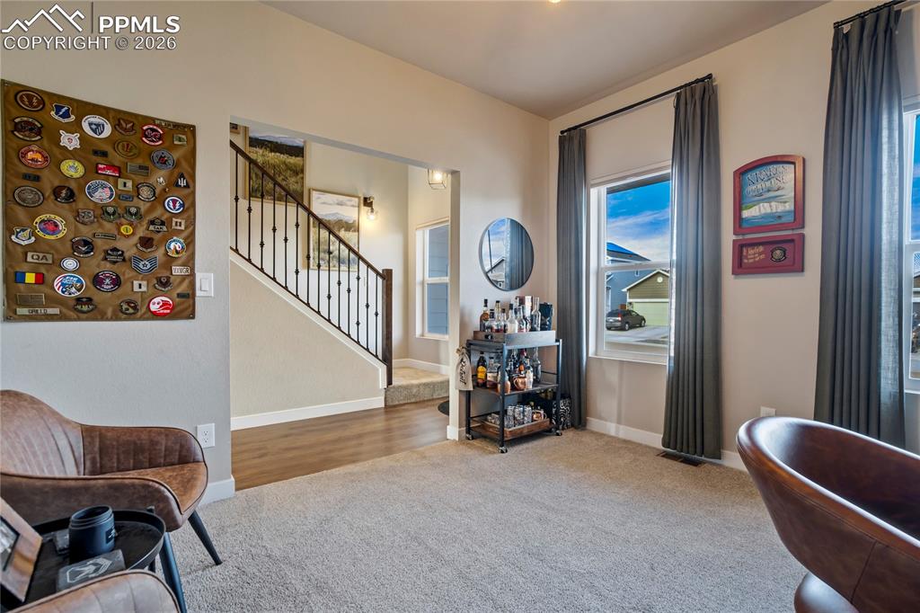 Image 18 of 50: Office