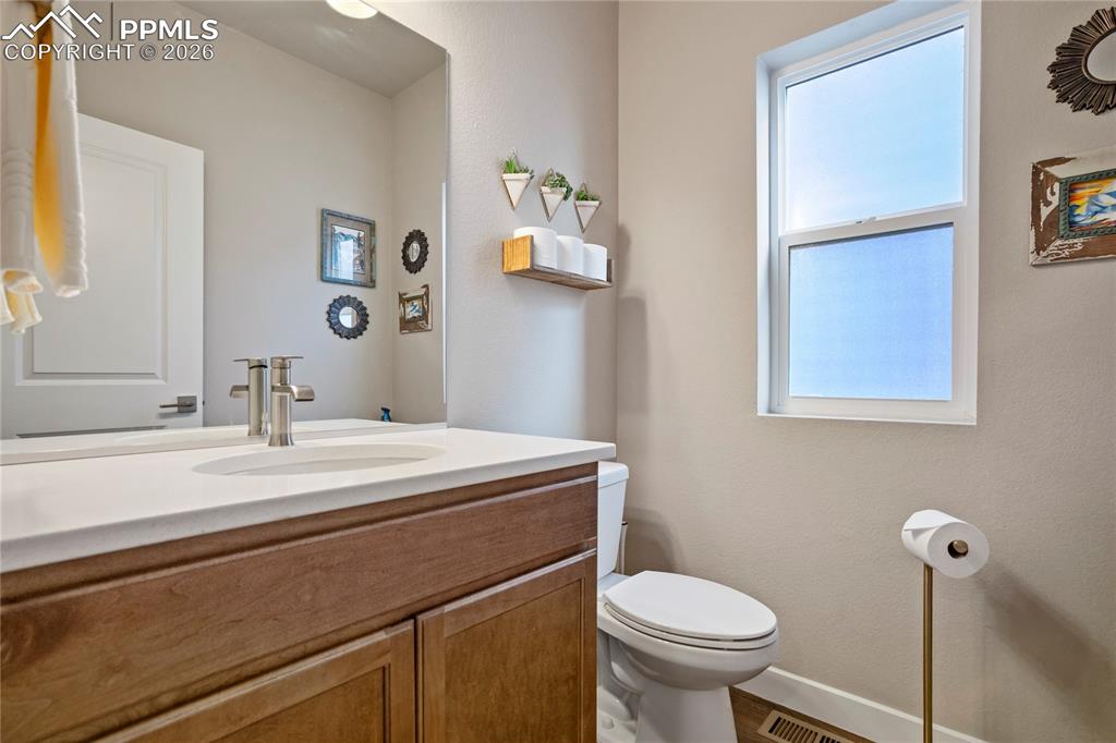 Image 19 of 50: Bathroom