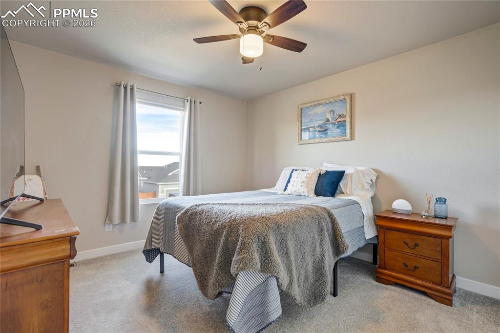 Image 27 of 50: Bedroom