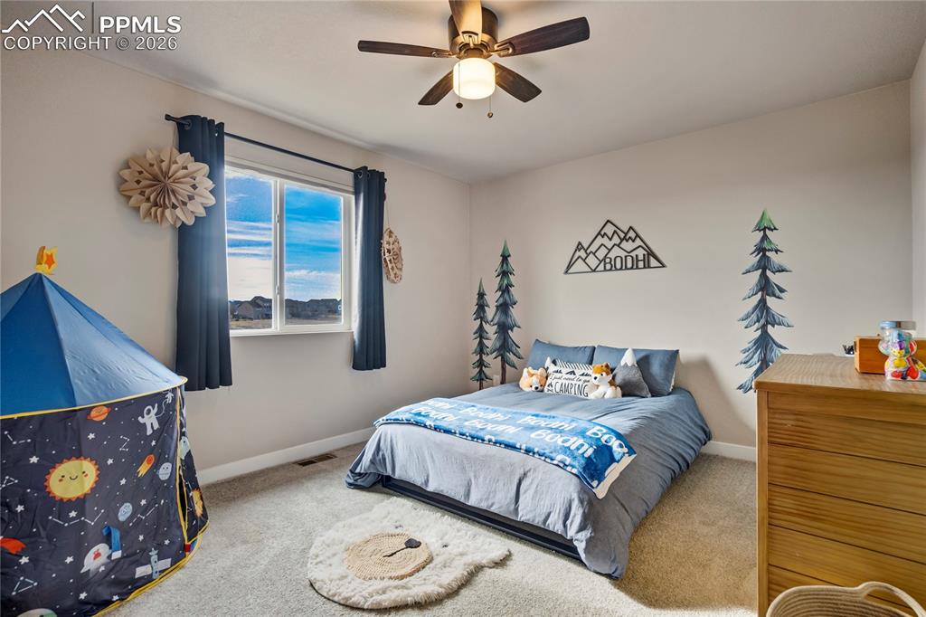 Image 29 of 50: Bedroom