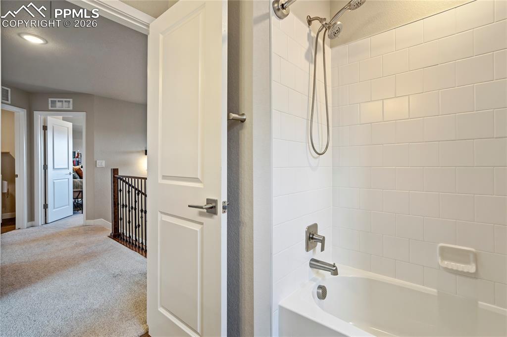 Image 30 of 50: Bathroom