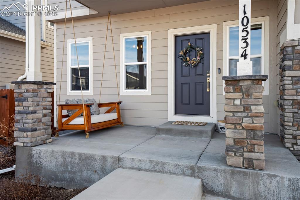 Image 4 of 50: Entry