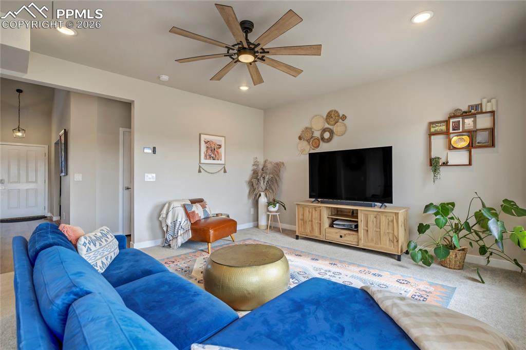 Image 5 of 50: Great Room