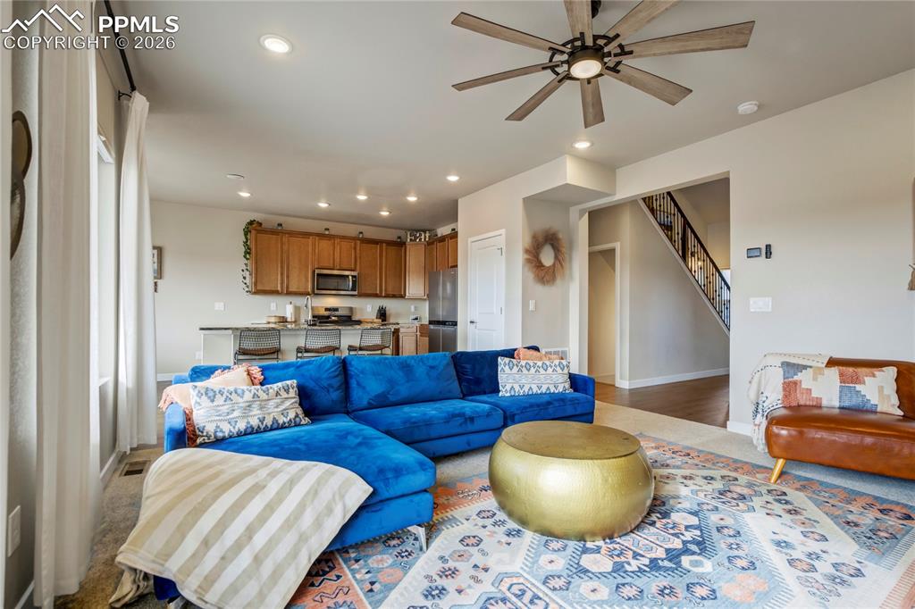 Image 7 of 50: Great Room