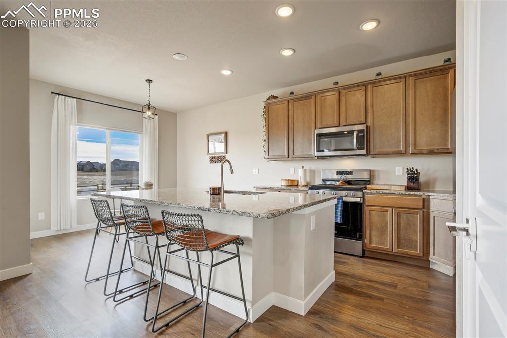 Image 9 of 50: Kitchen