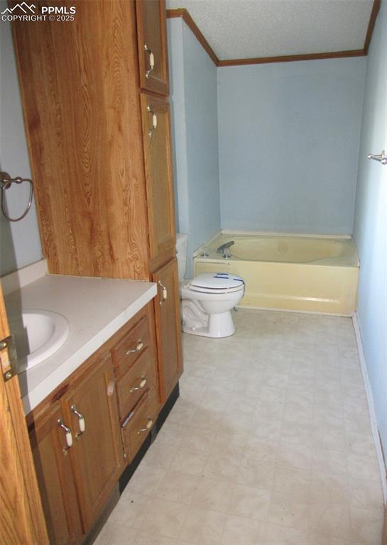 Image 10 of 18: Bathroom