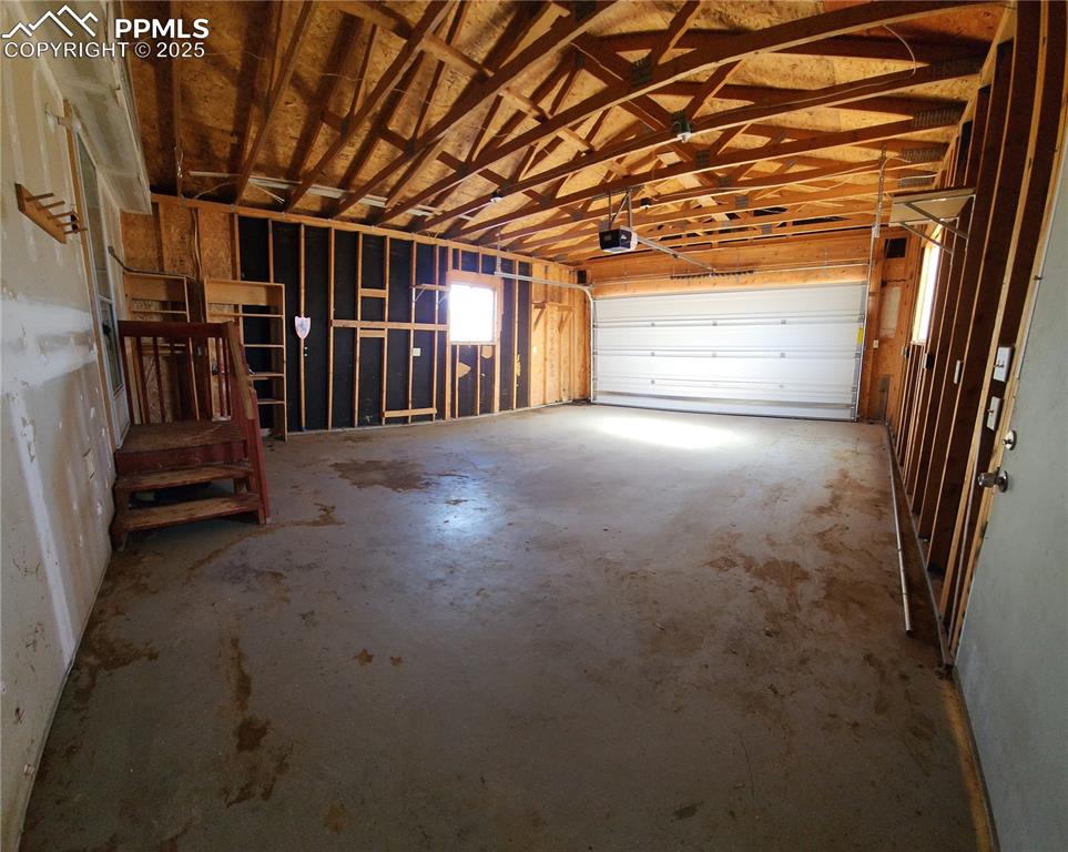 Image 14 of 18: Garage